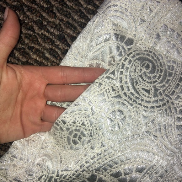 Sparkly, crisp white shorts! - Picture 4 of 8